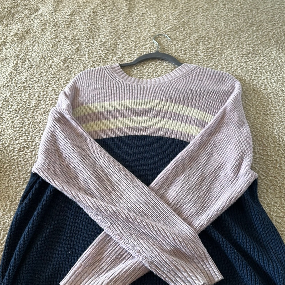 super cute american eagle sweater